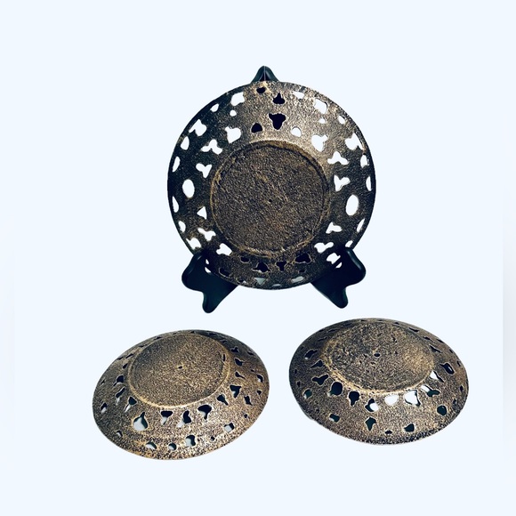 Vintage Cast Iron Christmas Holly & Berry Pattern Decorative Plate Set - Picture 5 of 7